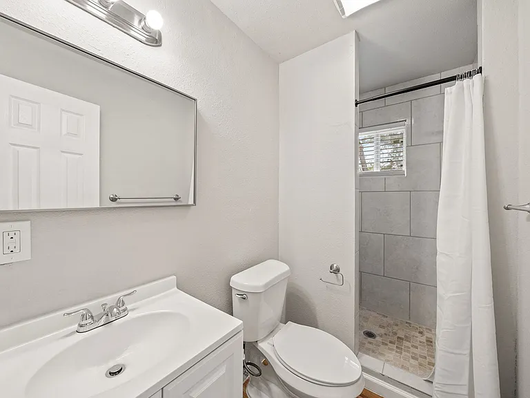 Holly Dr — Photo 3
