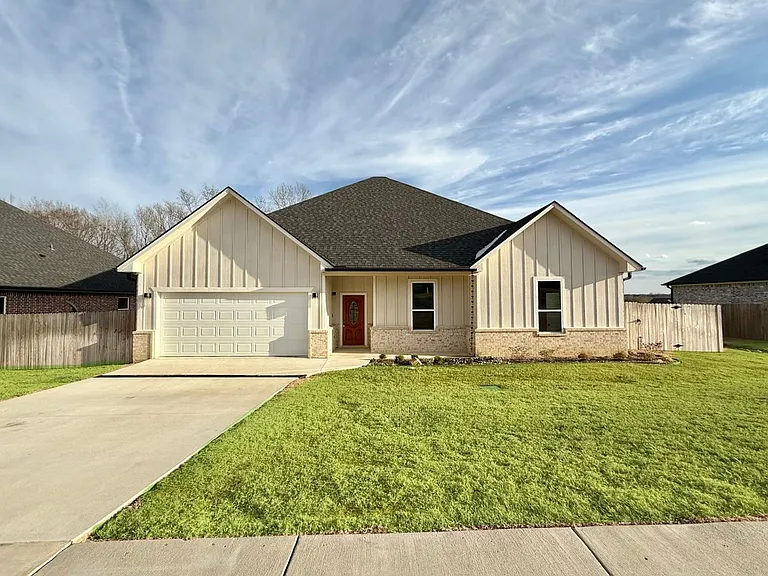 1033 Stagecoach Bnd — Photo 1