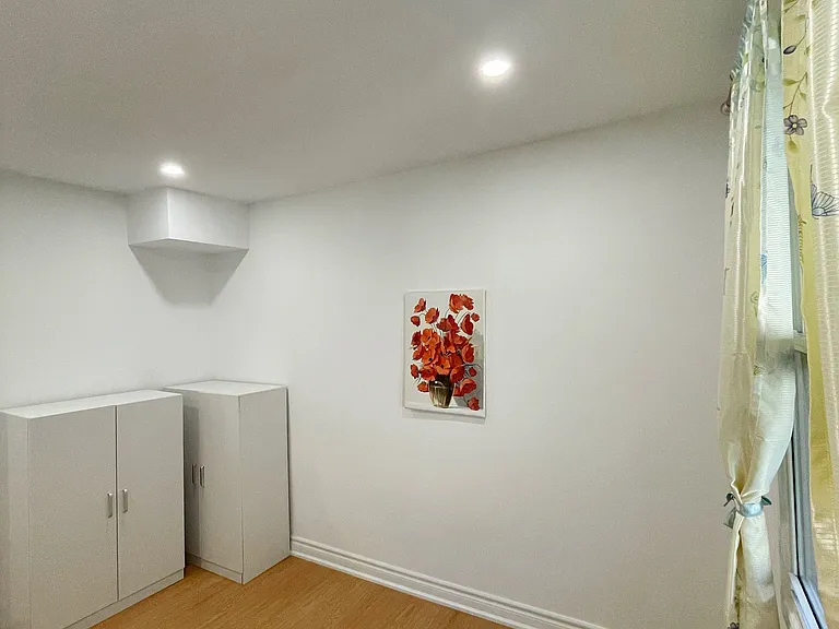 48 Torrens Ave #MAIN — Photo 5