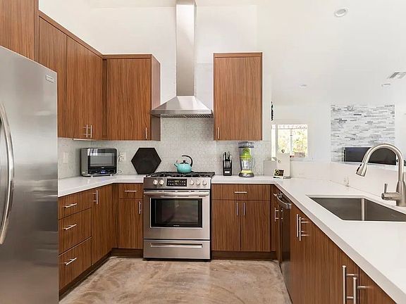 2nd image of 68910 Tachevah Dr