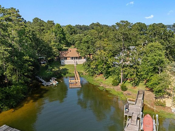 3rd image of 447 Edgewater Dr