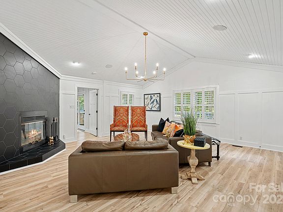 5th image of 137 Brookridge Ln