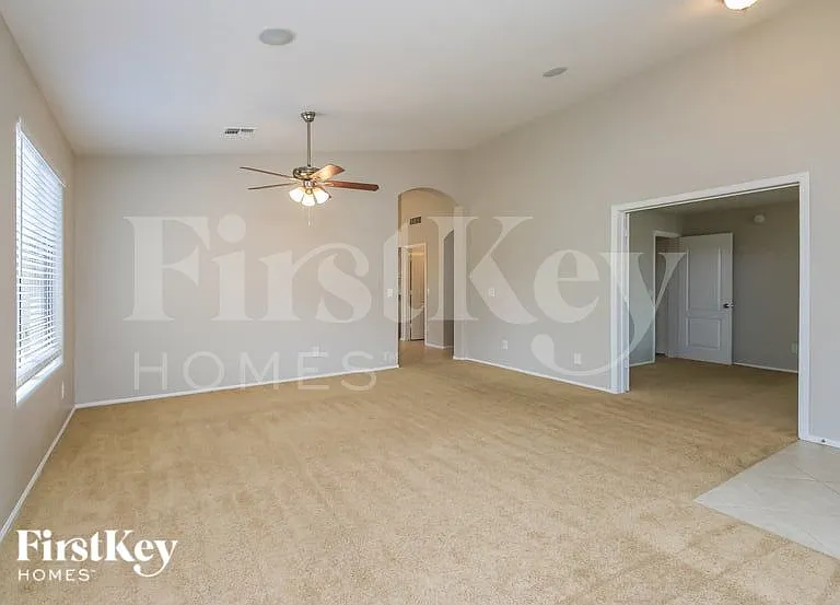 98 E Clairidge Dr — Photo 3
