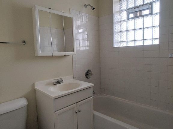 2nd image of 4407 N Wolcott Ave #4411A1