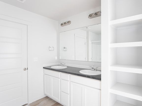 5th image of 4874 N Elmstone Ave