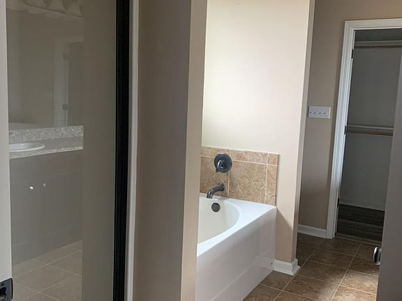 4th image of 15046 Baylor Ave