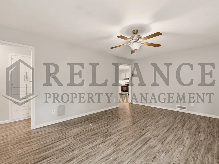 1401 W Calvert St — Photo 16