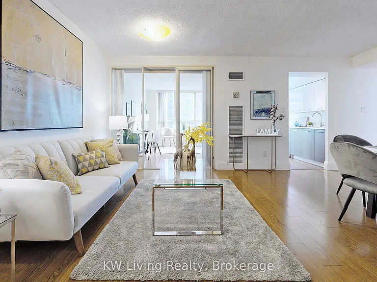 633 Bay St #814 — Photo 6