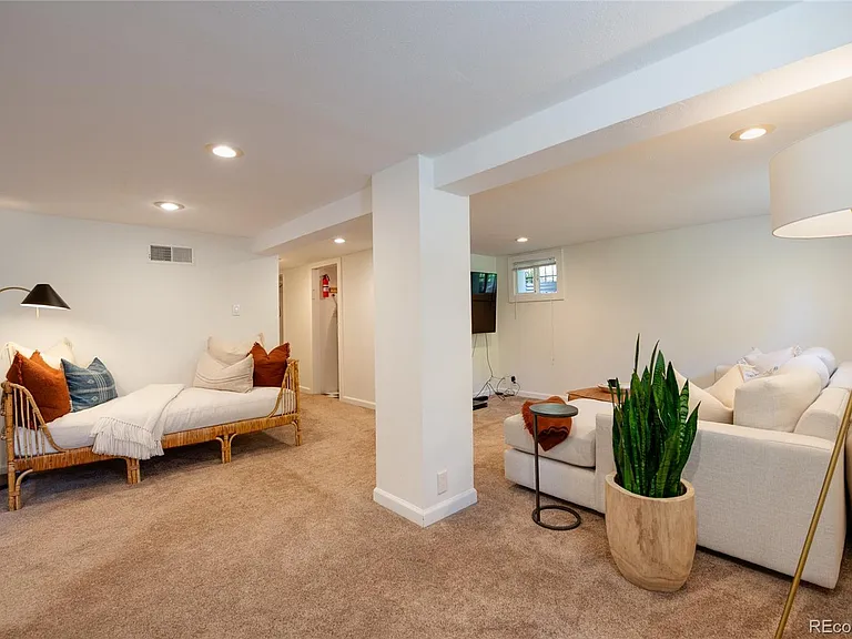 470 S Williams St — Photo 10