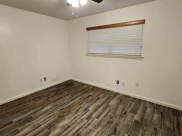 128 Cooper Ct — Photo 32