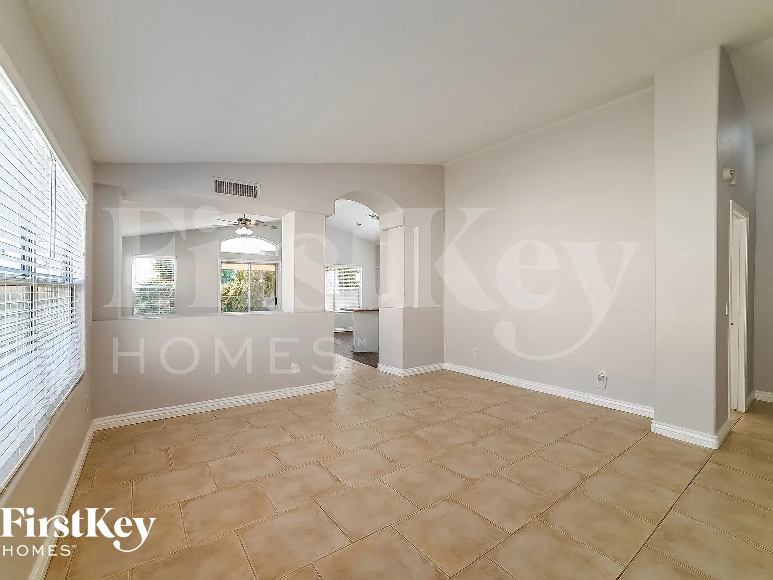 3 bed, 2.0 bath, 1401 sqft, $2,440 — Photo 2