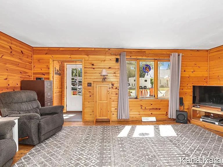 343 Elizabeth St — Photo 3