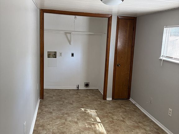 5th image of 913 Anderson St