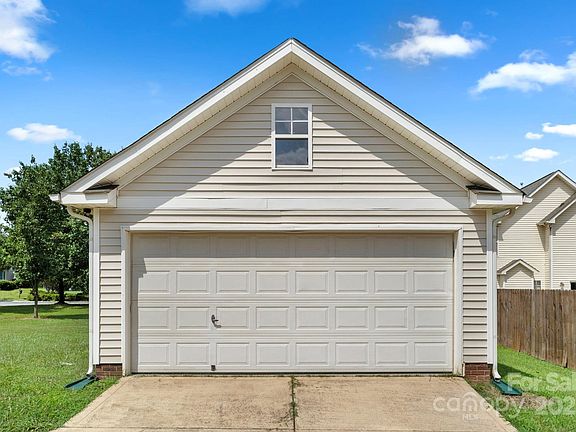 3rd image of 7621 Rolling Meadows Ln