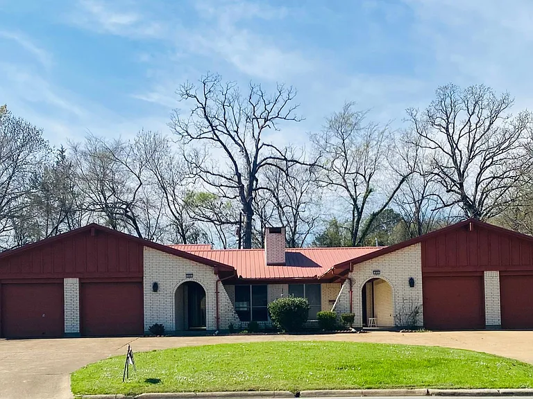860 S Collegiate Dr — Photo 2
