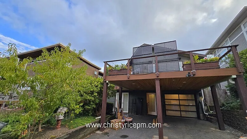 3 bed, 2.5 bath, 2739 sqft, $5,850 — Photo 2
