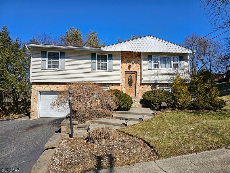 1st image of 4 Trenton Pl