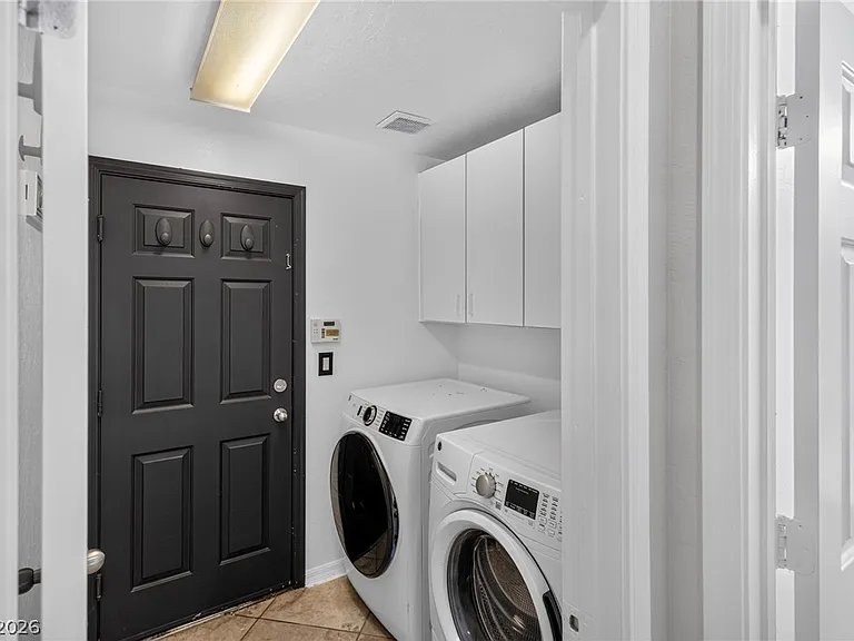 8606 Kennedy Heights Ct — Photo 16