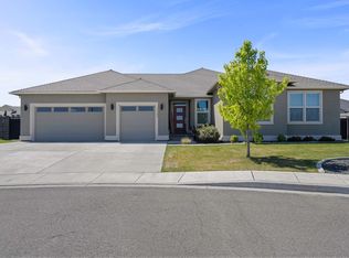 1122 S Kansas Ct, Kennewick, WA 99338