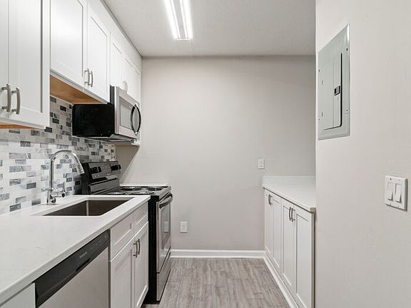 3rd image of 74 Woodbine St #6B