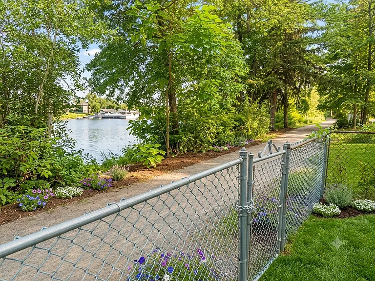 113 S Lake Dr — Photo 13
