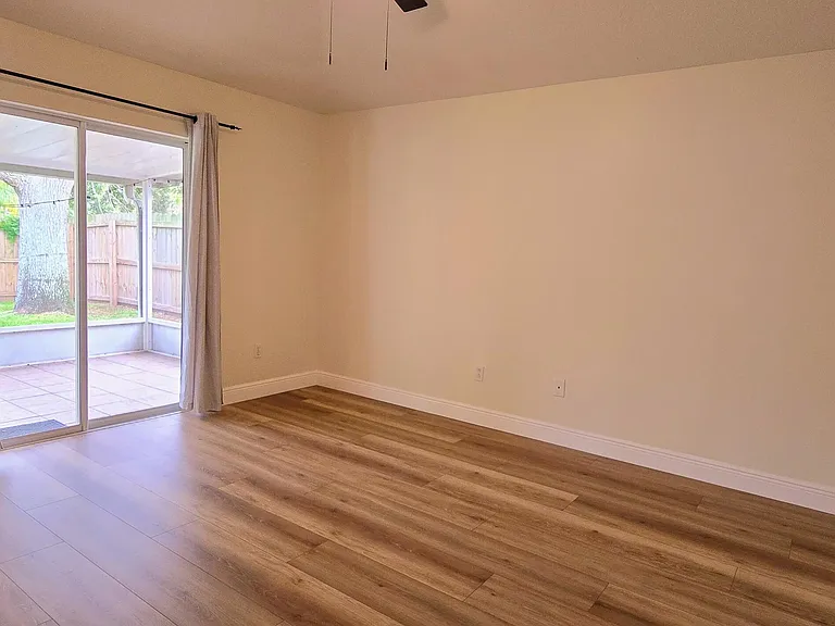 2564 Ventura Cir — Photo 8