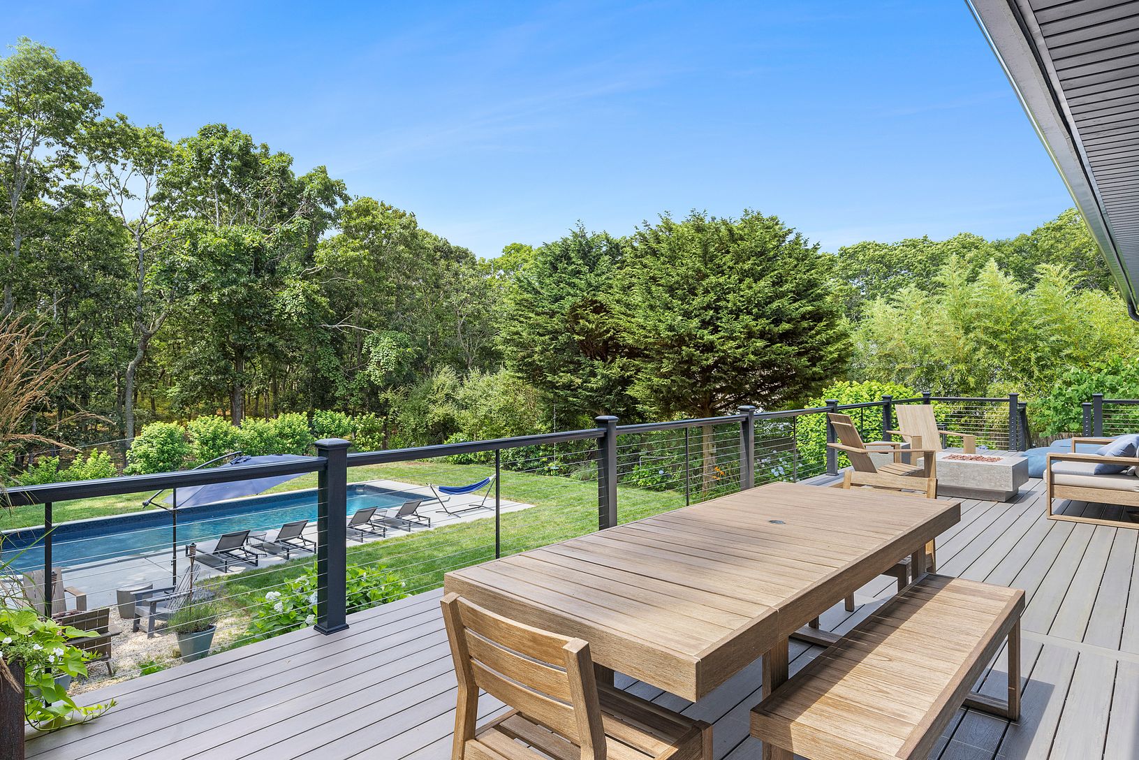  Entertaining Deck Overlooking Pool