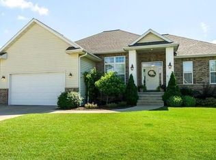 400 Phaeton Dr, Robins, IA 52328