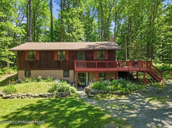 281 Packanack Dr, Gouldsboro, PA 18424