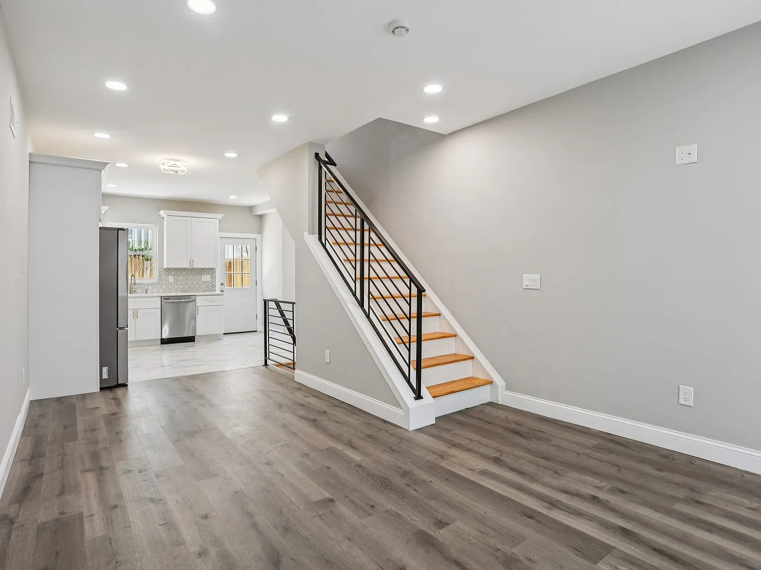 3 bed, 1386 sqft, $2,900 — Photo 2