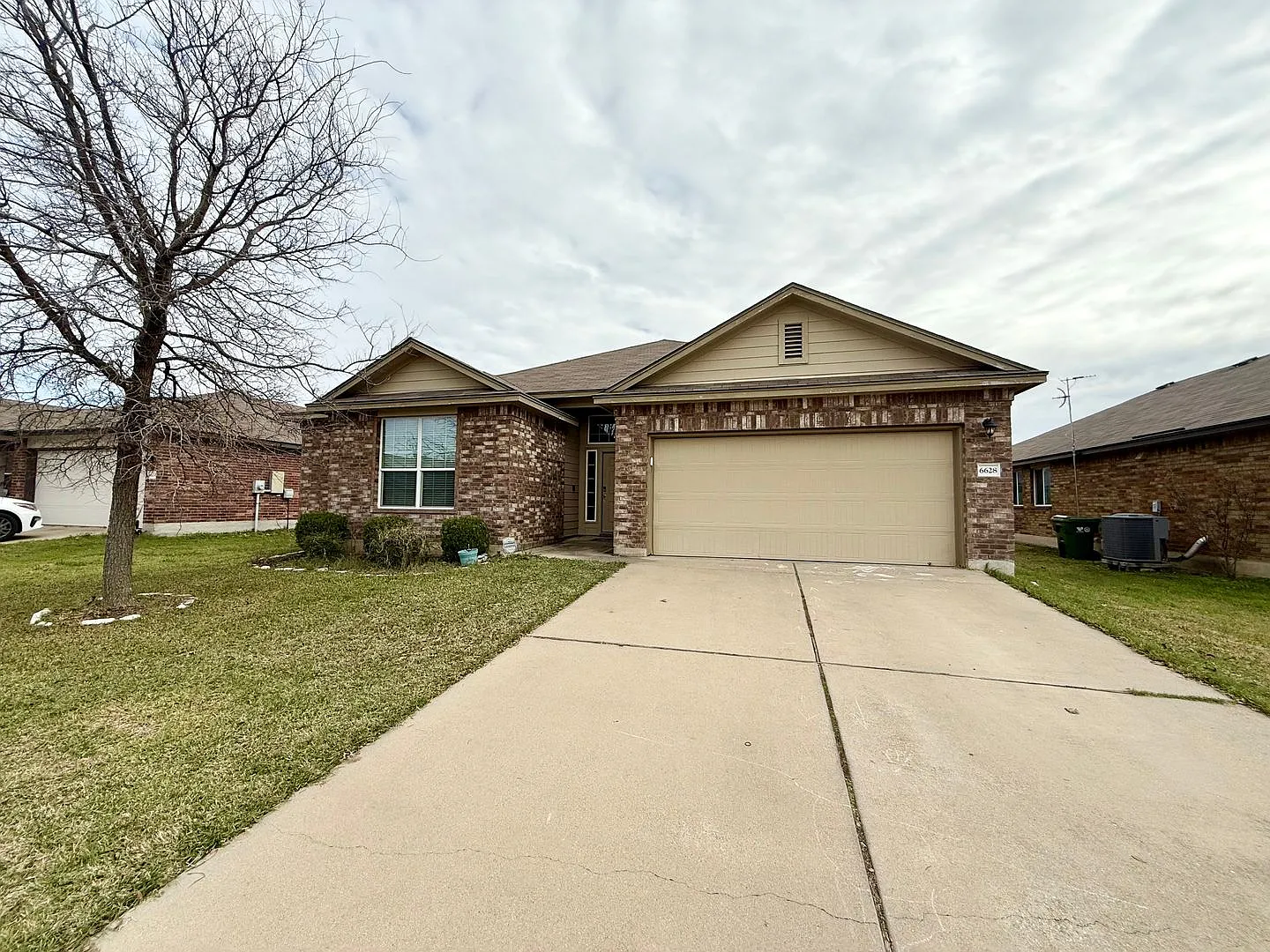 Spacious 4-Bedroom Home on Quiet Cul-de-Sac — Photo 1