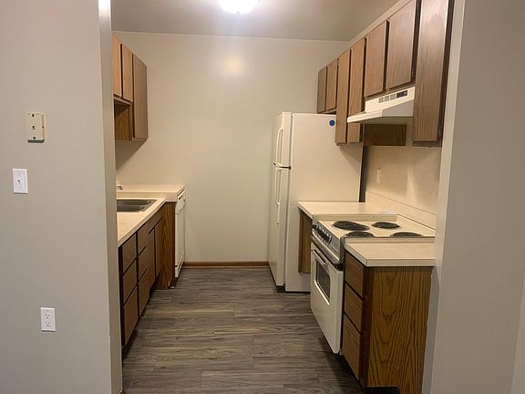 4th image of 709 Fieldstone Ct #13