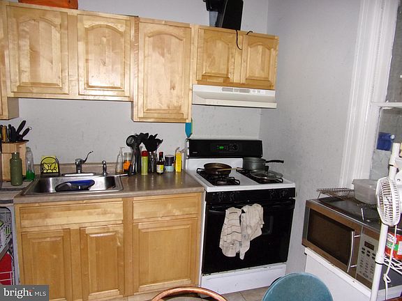 5th image of 2248 N Park Ave