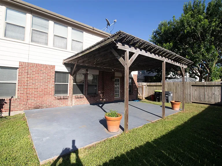 2202 Crossmill Ln — Photo 44