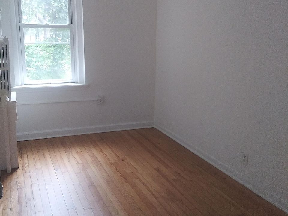 2nd image of 1908 Mayflower Ave #2