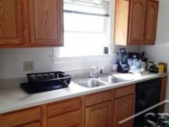 3rd image of 2231 N Carolina St