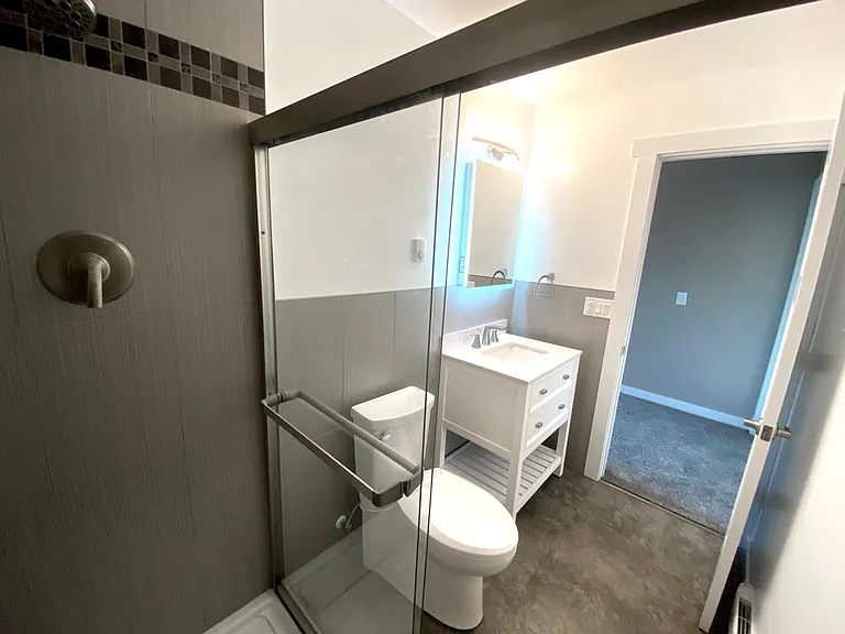 150 Briar Ln #UPSTAIRS — Photo 2