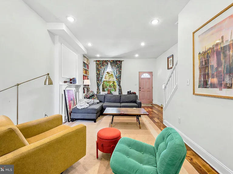 5217 Larchwood Ave — Photo 3
