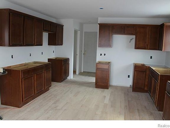 3rd image of 21314 Bayside St