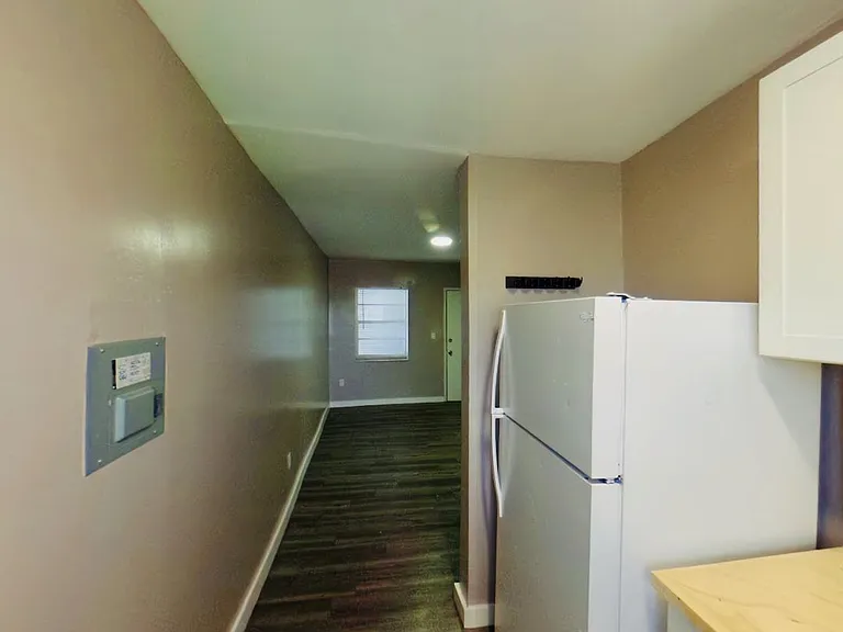 Centrally Located Gated Property Just Outside of Downtown Miami — Photo 41