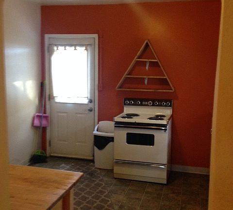2nd image of 815 Kern St