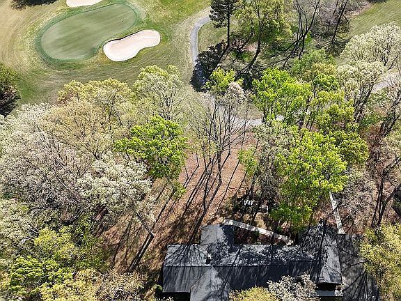 5th image of 2646 Rolling Hills Dr