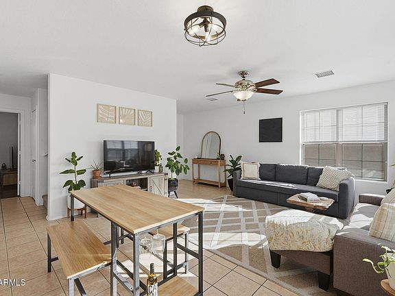 5th image of 2733 E CAMBRIDGE Avenue