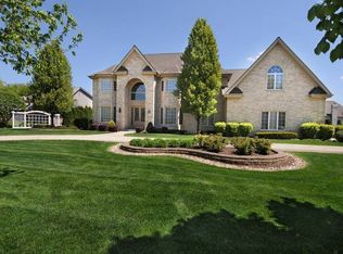 8323 Arrowhead Farm Dr, Burr Ridge, IL 60527