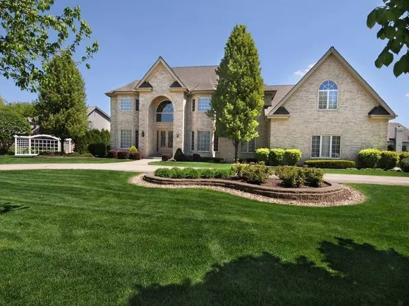 8323 Arrowhead Farm Dr, Burr Ridge, IL 60527