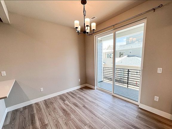 5th image of 888 S Valentia St