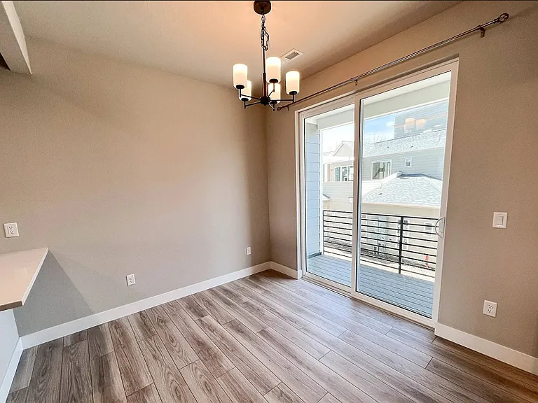 888 S Valentia St — Photo 5