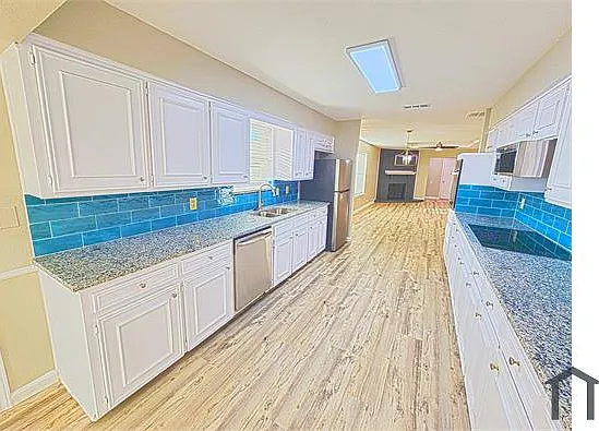 4 bed, $2,400 — Photo 4