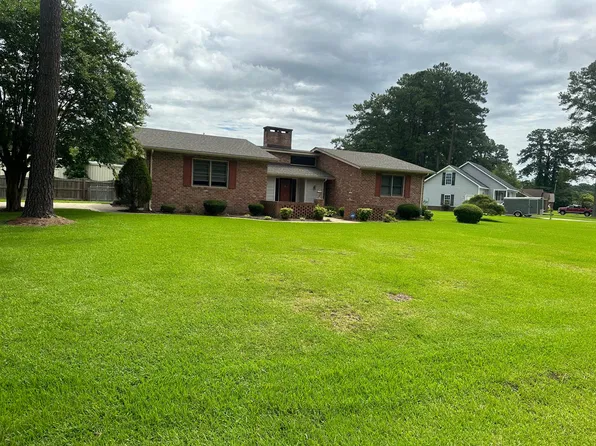 1544 Club House Rd, Elizabeth City, NC 27909