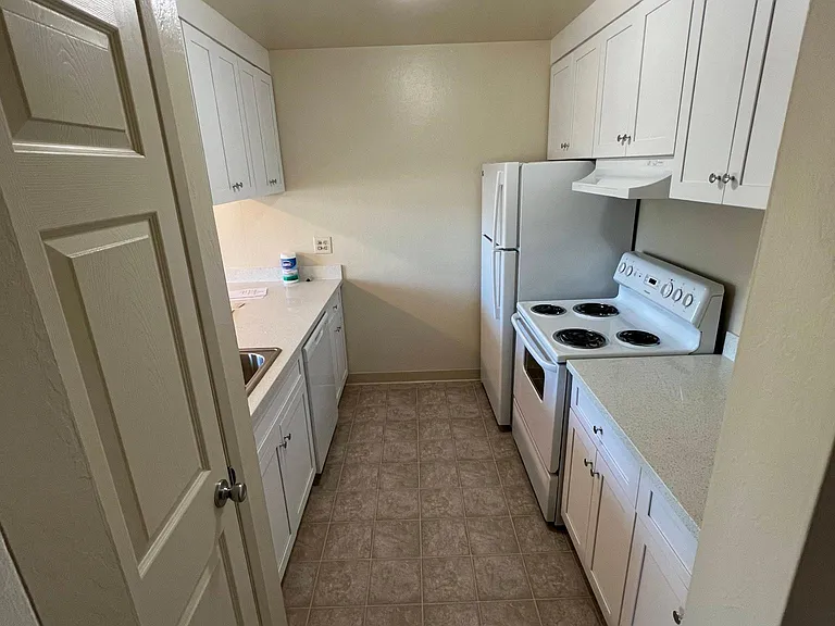 2658 College Ave #5 — Photo 2
